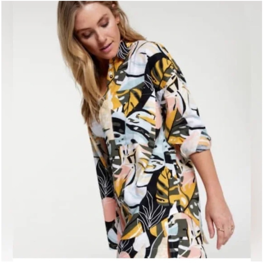 Calia by Carrie Underwood Women’s Palm Leaf Print Button down shirt